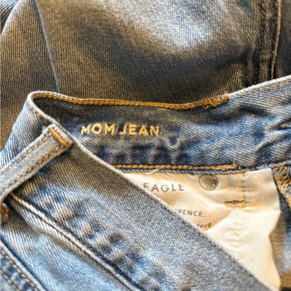 American Eagle Light Blue Distressed Women's Mom Jeans Size 2 - Picture 7 of 8